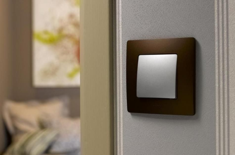 Etika-legrand.png Etika-legrand.png